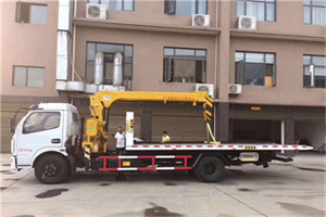 察哈尔右翼后旗附近汽车轮胎更换